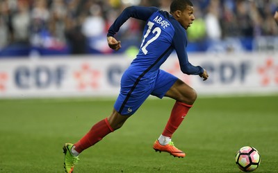 诺亚体育独家-久保建英助攻队友轻松吃饼